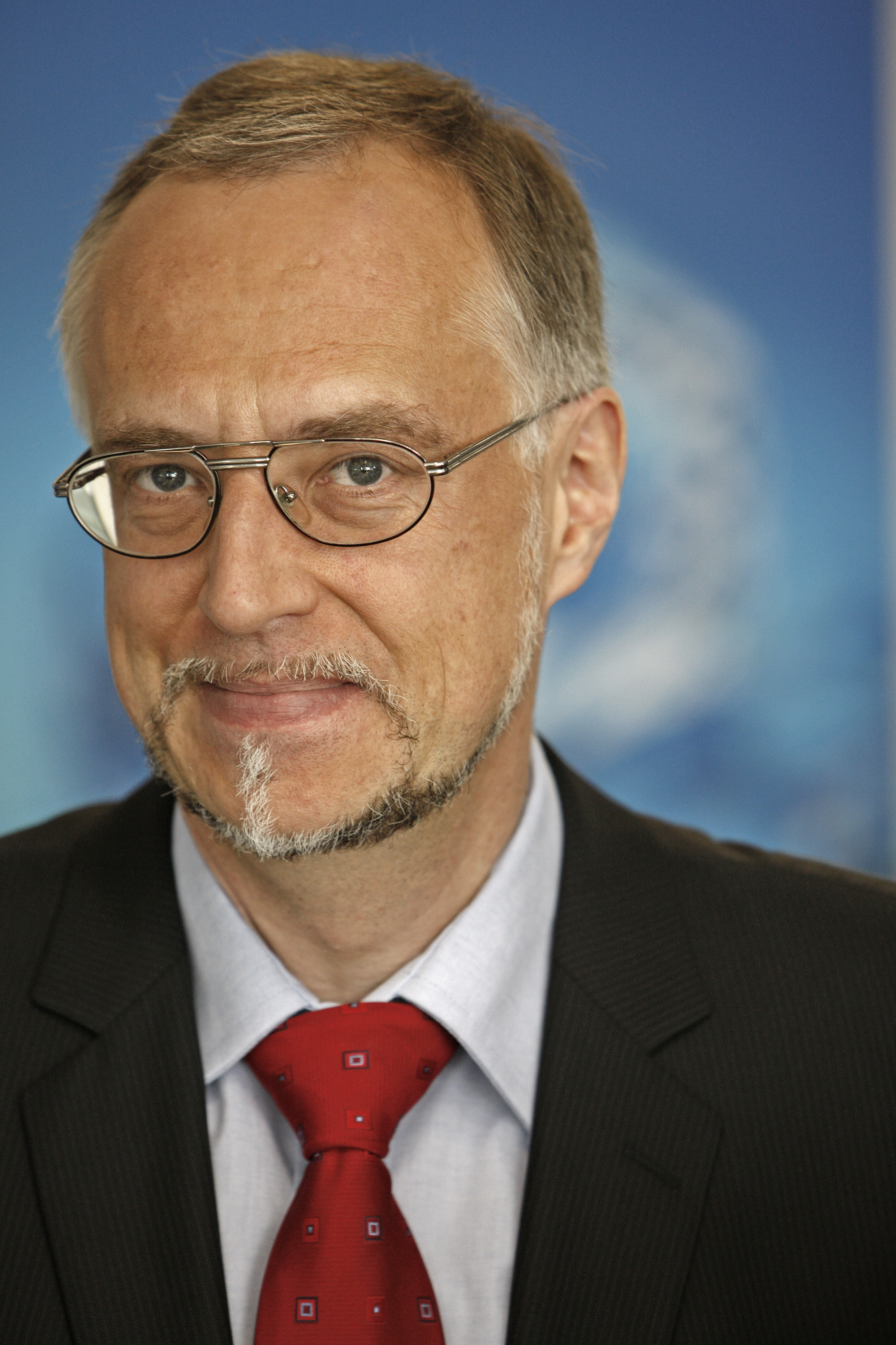 Dr. rer. nat. Ekkehard Jahns*