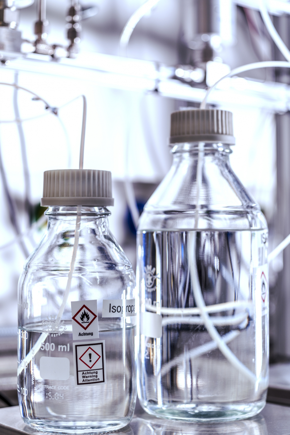 Vorratsgefäße mit Lösungsmittel