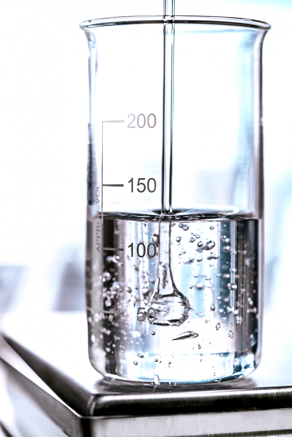 Befüllung eines Becherglases mit CO2-Polyol