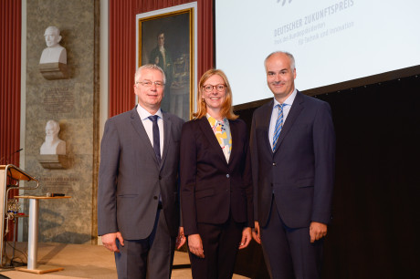 (v.l.n.r.) Prof. Dr. rer. nat. Walter Leitner, Dr. rer. nat. Berit Stange, Dr. rer. nat. Christoph Gürtler