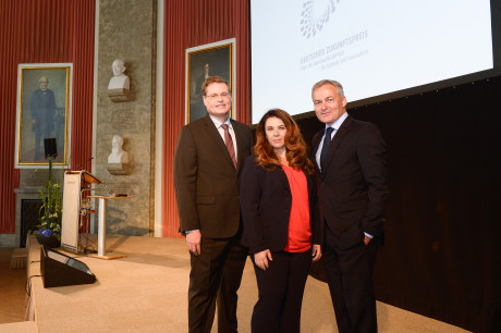 (v.l.n.r.) Prof. Dr. sc. techn. Mark E. Ladd, Christina Triantafyllou, Ph.D., Univ.-Prof. Dr. med. Arnd Dörfler