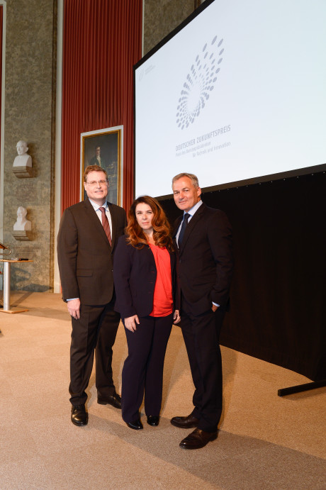 (v.l.n.r.) Prof. Dr. sc. techn. Mark E. Ladd, Christina Triantafyllou, Ph.D., Univ.-Prof. Dr. med. Arnd Dörfler