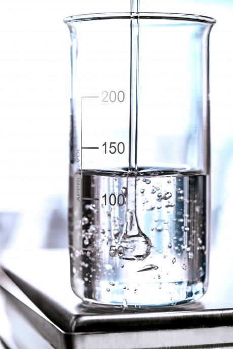 Befüllung eines Becherglases mit CO2-Polyol