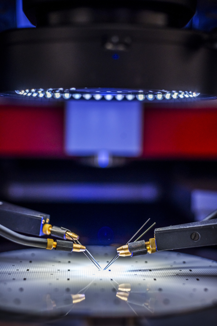 needle prober for LEDs with microscope
